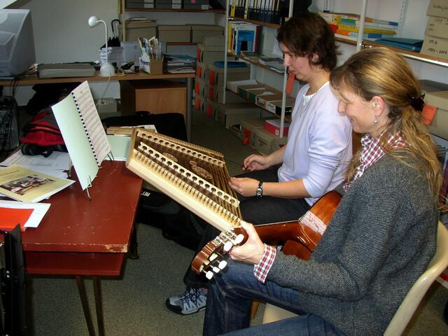 Alte Noten erklangen beim offenen Archiv für Volksmusik in Krumbach