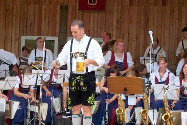 Ein Prosit . . .mit Dirigent Georg Miller