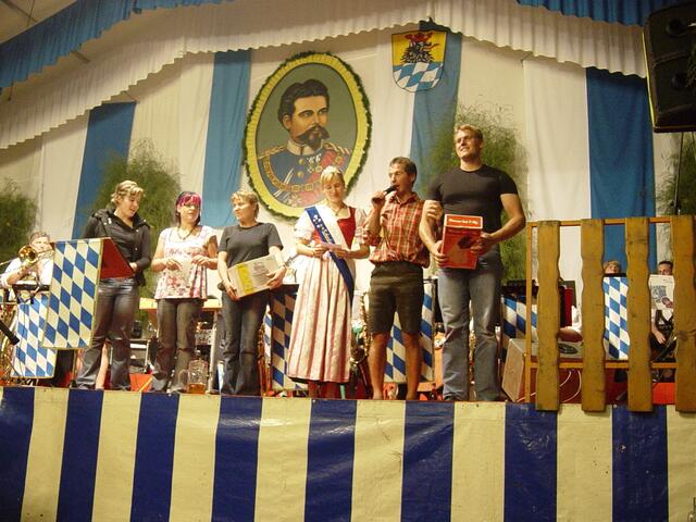 Steinheben beim Volksfest in Schrobenhausen