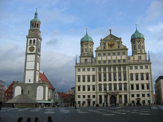Augsburg_Perlach mit Rathaus