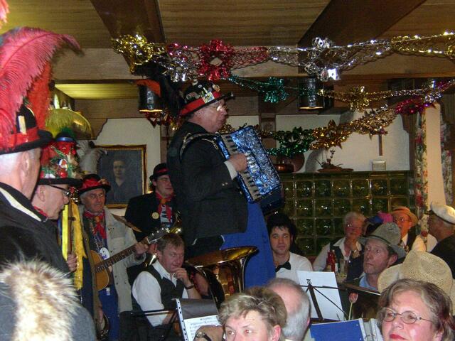 Wenn Heiner auf seinem Akkordeon spielt