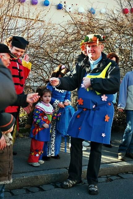 wer verteilt da Geschenke ?