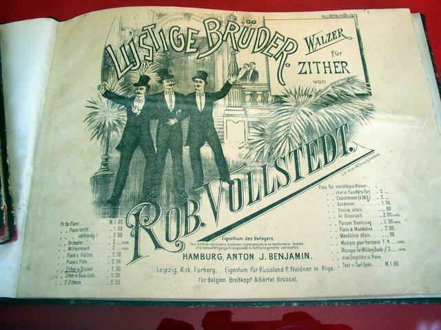 Alten Noten erklangen im offenen Archiv für Volksmusik in Krumbach