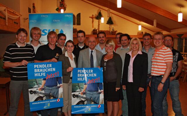 VON LINKS: Hans Reichhart, Stephan Schwarz, Wolfgang Fink, Tobias Schnitzler, Judith Konrad, Marcel Stuht, Alfred Sauter – MdL und CSU Kreisvorsitzender, Fabian Prix, Margit Munk – JU Kreisvorsitzende, Martin Pletzer, Heiko Feil, Christiane Schmalberger –
