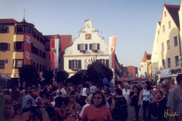 Stadtfest vor historischer Kulisse
