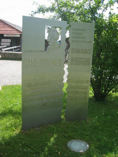 weiter gehts am See, erst am Denkmal von Hans Pfistner vorbei