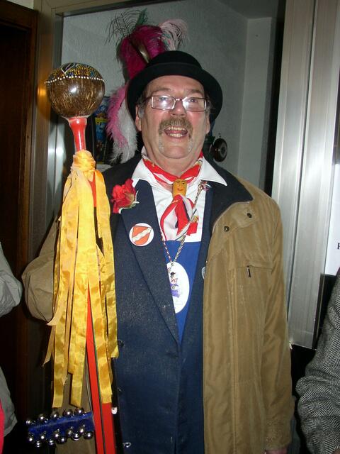 Ein Schlorper mit seinem Schellenbaum