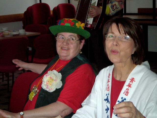 AWO-Leiterin Irmgard Kretscher und Kristin Koch