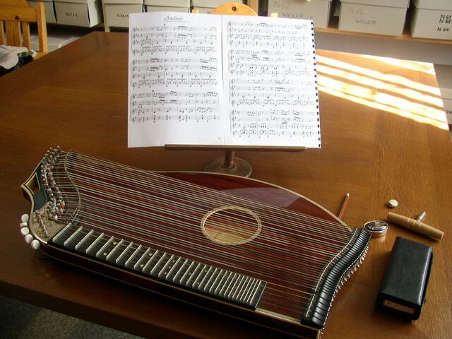 Alten Noten erklangen im offenen Archiv für Volksmusik in Krumbach