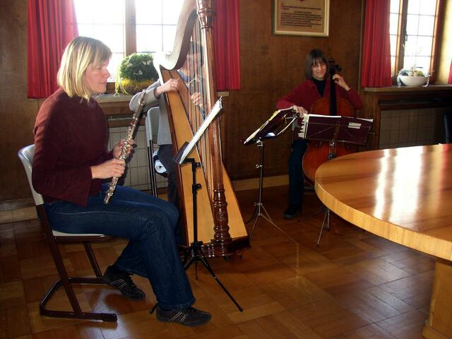 Alten Noten erklangen im offenen Archiv für Volksmusik in Krumbach