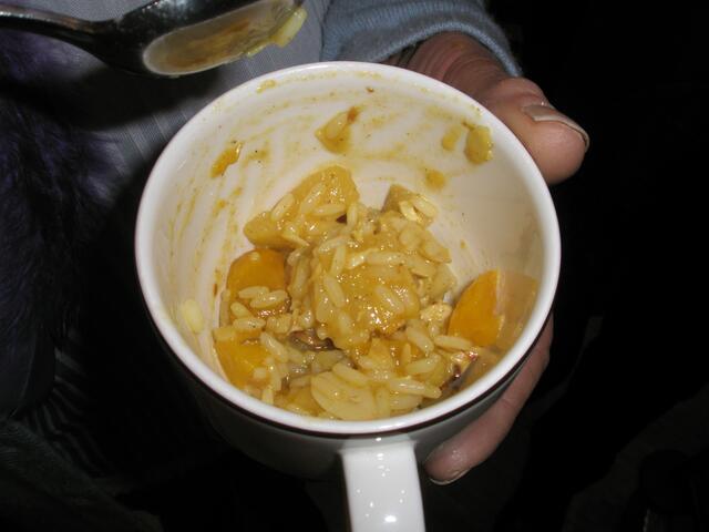 leider habe ich nicht gleich drangedacht, ein Foto zu machen - dann war schon fast alles weg, vom Reissalat :-))