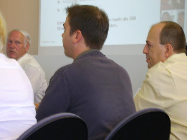 Die Bildungsbegleiter Lothar Pfütze und Sven Mesch mit dem kaufmännischen Ausbilder Horst Schmidt (von links)