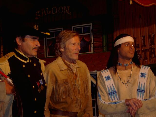 Horst Janson (Mitte) als Old Shatterhand