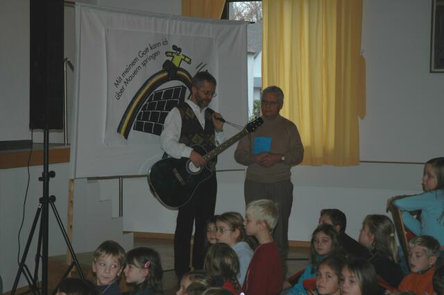 Auch die Grossen hören brav zu.