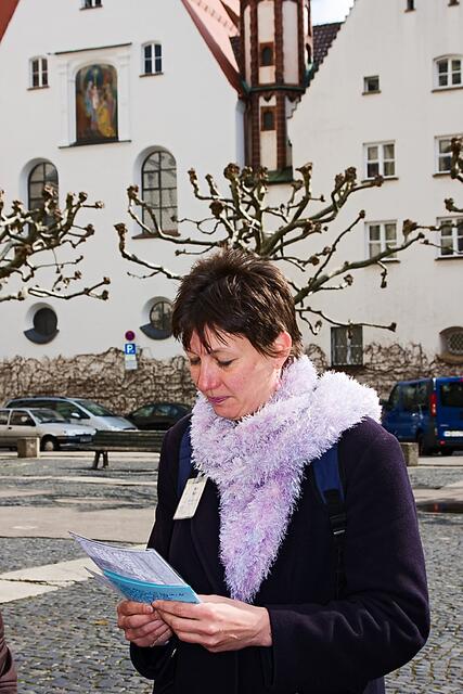 "Schröpfkopf, Tee und Pillen" vor Maria Stern, hier mit Petra Kraft