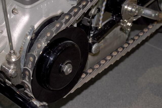 Lederkette oder Riemen ist hier die Frage, auf jeden Fall keine Ölspritzer auf der Felge