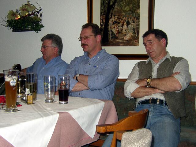 und die drei Maulquappen hören gespannt zu