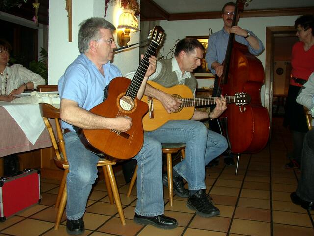 der spielt auch so als wie wenn Musik sein Leben wäre....ist es auch, bei allen drei