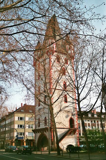 Das Fischtor ( ähnlich dem Augsburger Fünfgratturm )