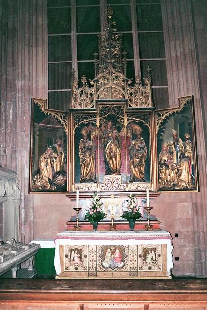 Der Marien-Seitenaltar im Dom