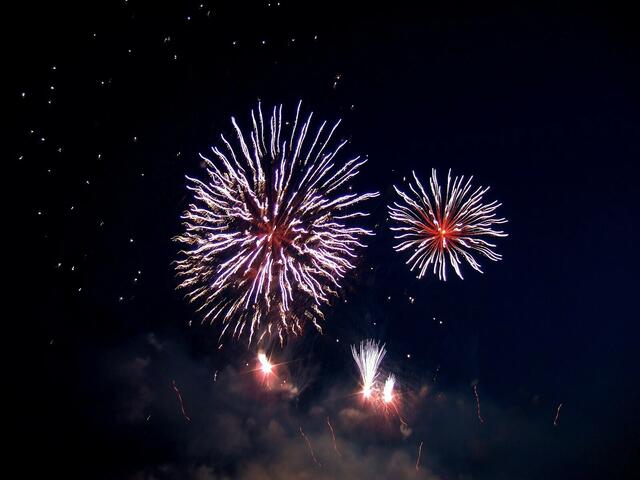 Feuerwerk in Herrenhausen: feurige russische Eisblumen