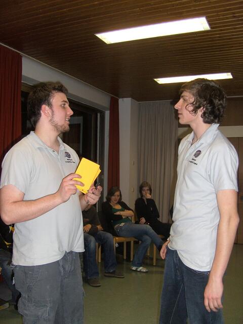 Simon und Markus in ihren MEVJ-T-Shirts