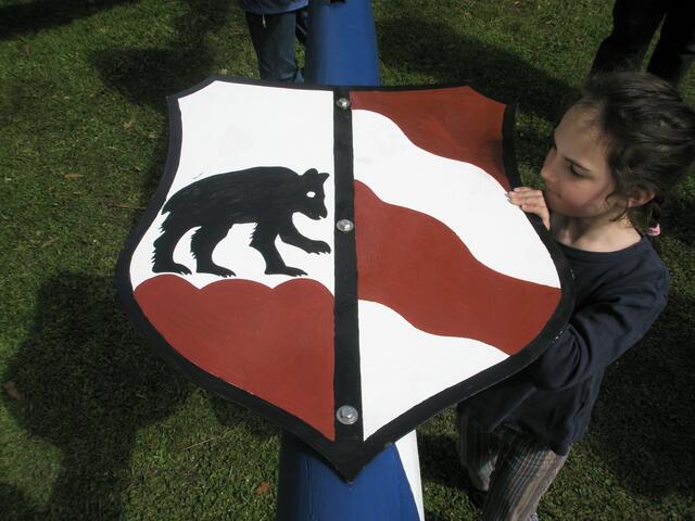 oben ist das Wappen von Greifenberg