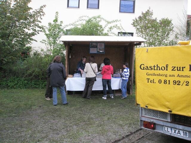 ...der Frauenbundstand mit Kaffee und Kuchen und Maibowle