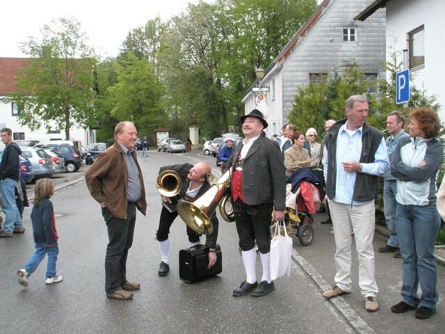 die Musik kommt und guckt kritisch gen Himmel