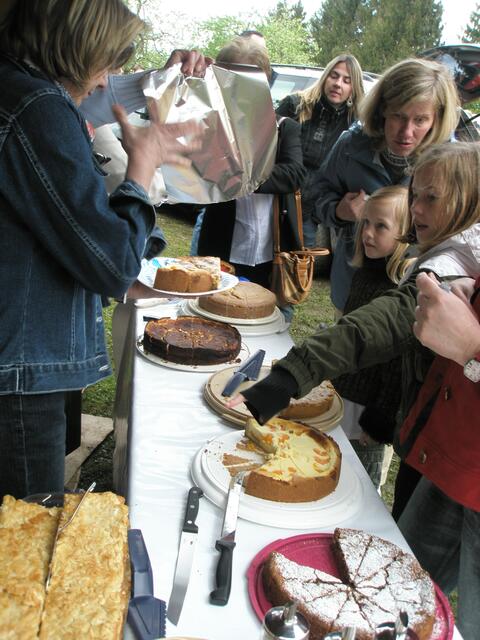 ...der Kuchenverkauf lief sehr gut