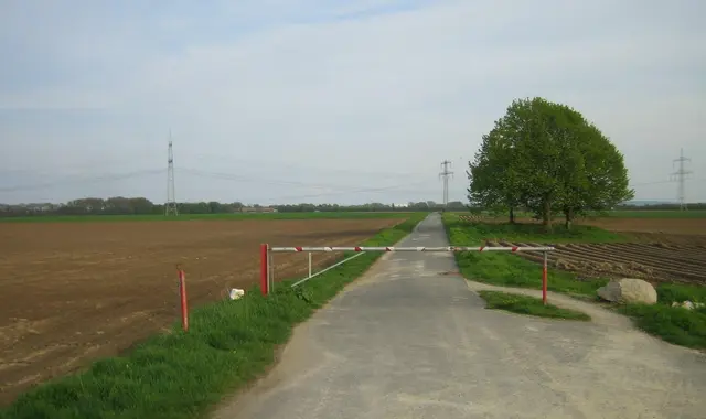 Schranke am Schwarzen Busch von Koldingen nach Ruthe