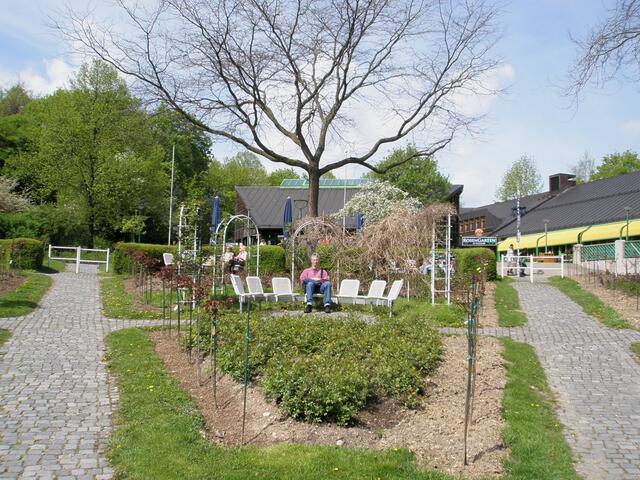 Rosengarten - sicher noch schöner, wenn dei Rosen blühen
