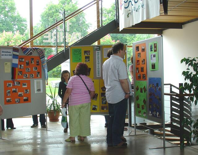 Ausstellung im Foyer des Oscar-Romero Hauses