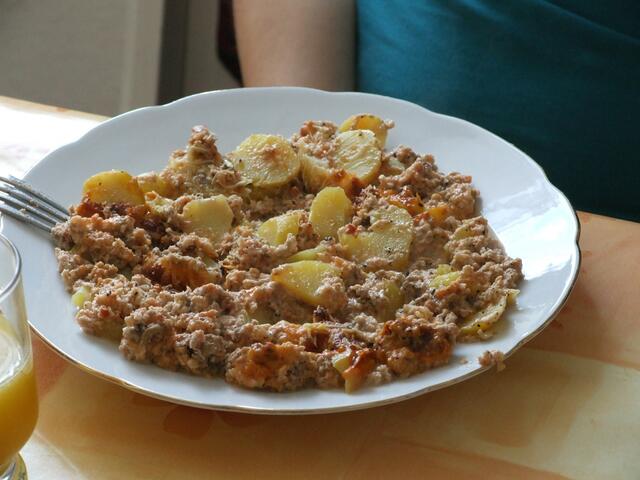 ... und mit Pellkartoffe-Scheiben