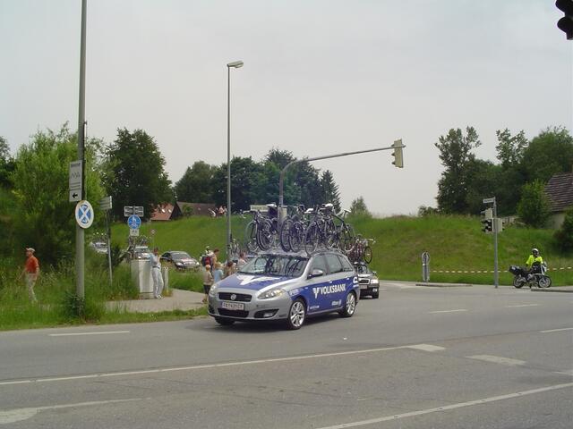 Voll beladene Materialwagen, ohne Ende