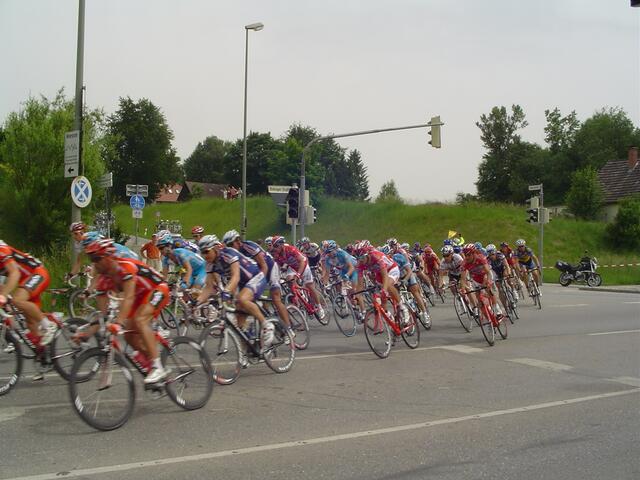 Über 100 Fahrer, dicht beisammen