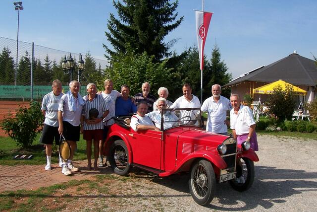 Hartl ( 5. v. li. ) beim CSC - Oldi - Turnier