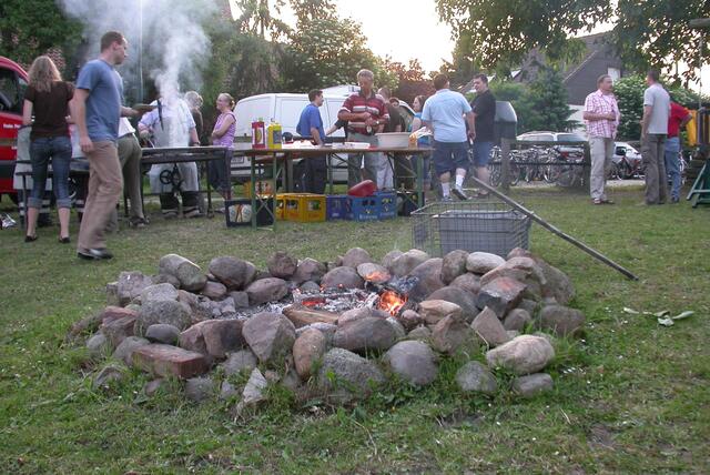 in Wassel am Lagerfeuer