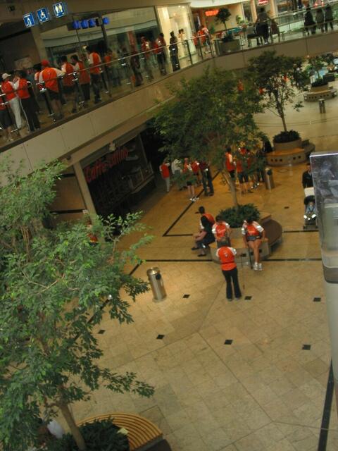 Auch in der City Galerie überall orange Stadtlaufläufer