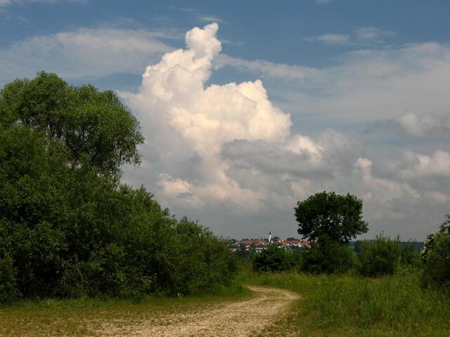 Wolkenturm über Bergheim, gesehen vom Schabringer Weiher