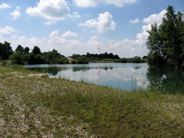 Baggersee hinter der Trocknungsanlage Donaualtheim