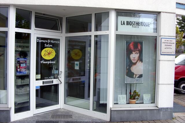 Frisörsalon im Neubau an der Hauptstrasse