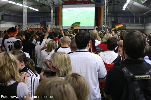 Auch diesmal war die Fan-Arena rappelvoll.