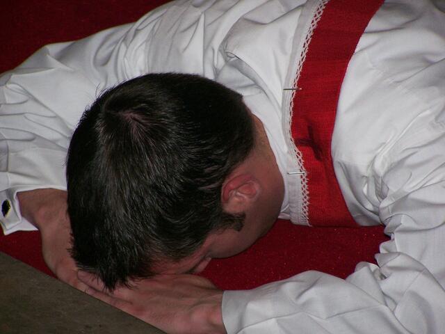 Während der Allerheiligen-Litanei