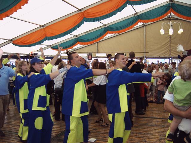 Polonaise durchs Festzelt | Foto: Gerhard Redeker