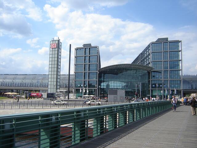 Fußgängerbrücke zum Hauptbahnhof