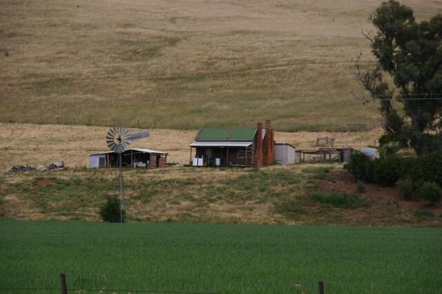 ... alte Farm an der Grenze zwischen Victoria und Südaustralien