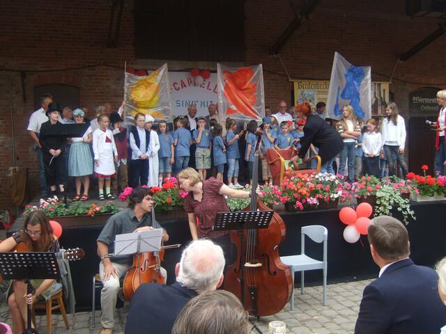 MGV Concordia Holtensen mit dem Schulchor der Grundschule Bredenbeck