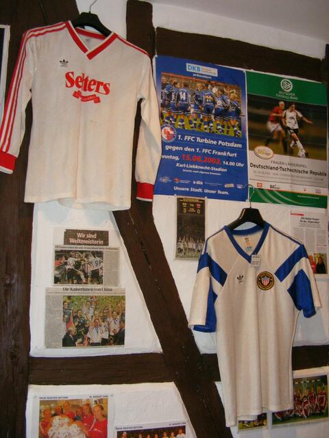 Plakate, Bilder, Trikots