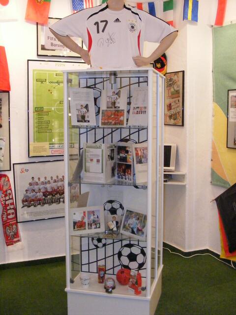 Per-Mertesacker-Vitrine